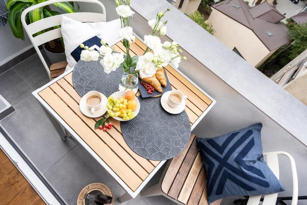 Stunning Views 2Br Midtown Flat - Charming Balcony Daire Bükreş Dış mekan fotoğraf