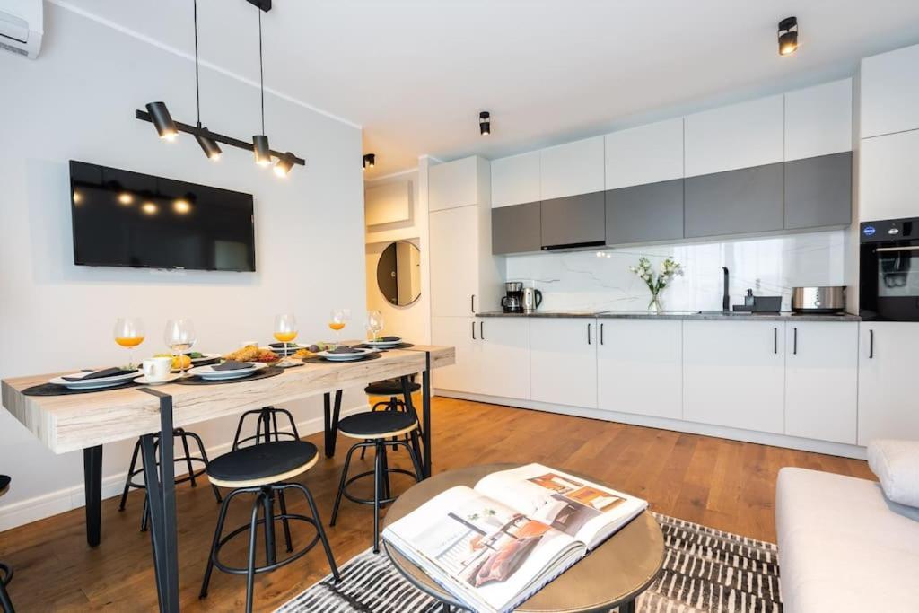 Stunning Views 2Br Midtown Flat - Charming Balcony Daire Bükreş Dış mekan fotoğraf